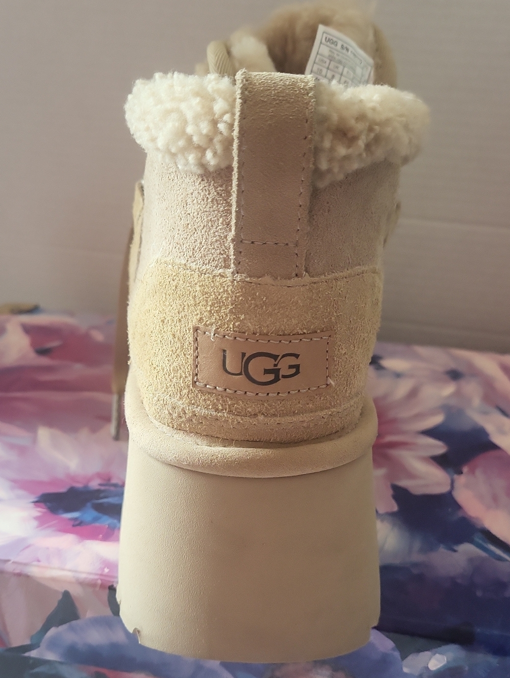 UGG Women's Tan Shearling Platform Lace-Up Ankle Boots WO's Size 10 - Picture 4 of 12